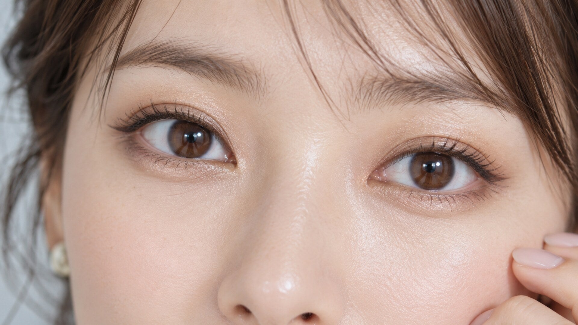 ブラウンアイシャドウの塗り方と似合う色！単色の使い方やまぶたの形別のコツも解説
