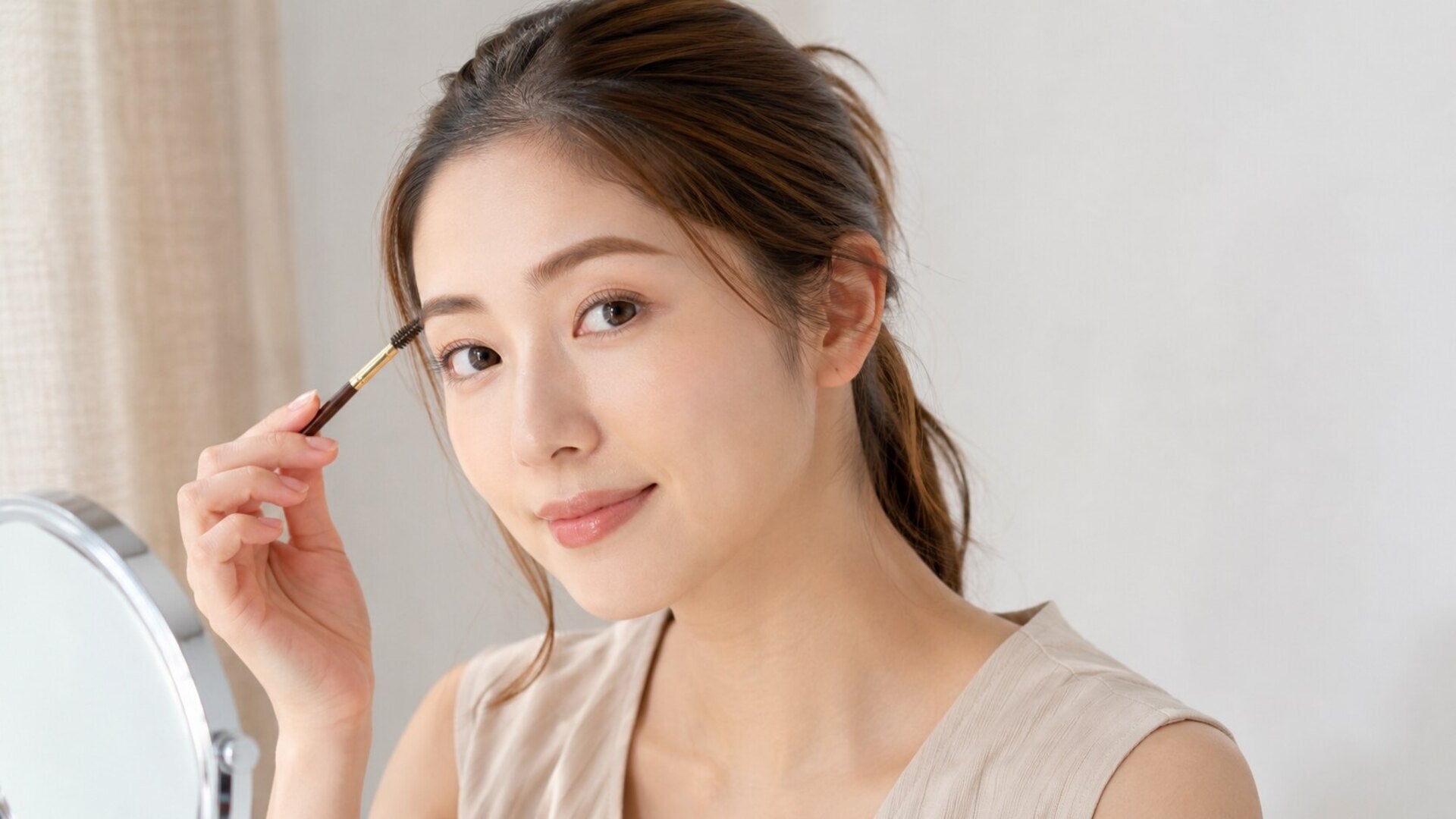 目と眉毛の距離を近づけて垢抜ける！理想の黄金比と簡単メイク術