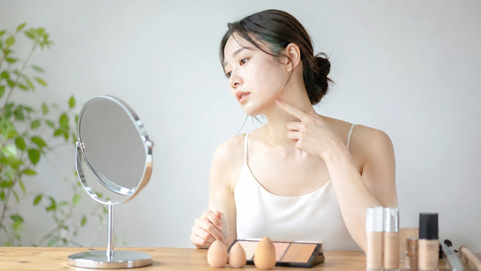 ファンデーションが白浮きする4つの原因と対策｜顔だけ浮かせない色選びと塗り方
