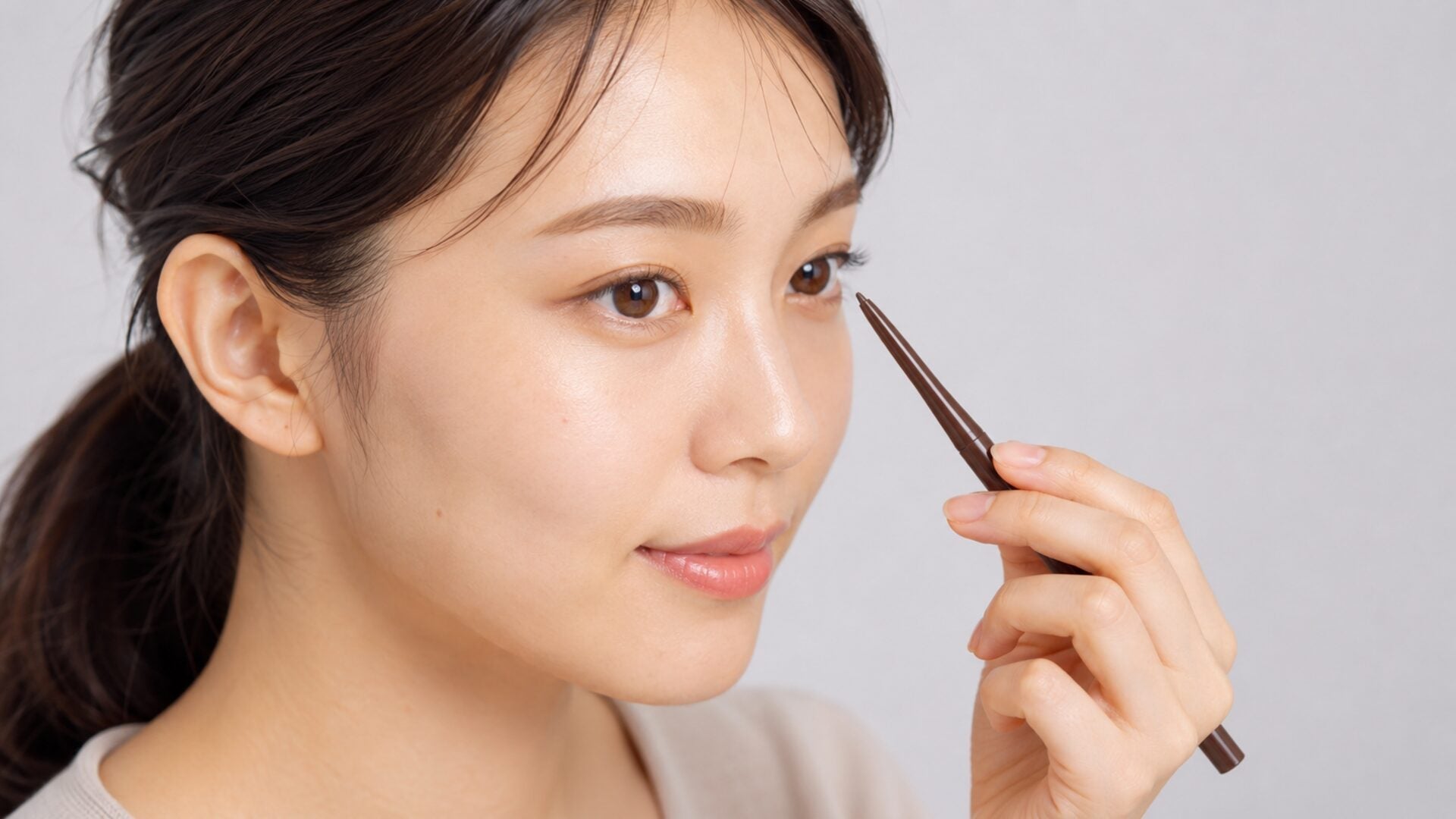 目の粘膜が見える人必見！アイラインの正しい引き方と浮かないコツ